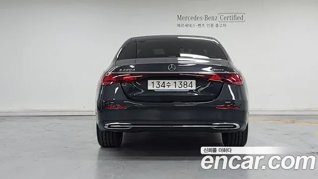 Mercedes-Benz E-Class — Фото автомобиля 4