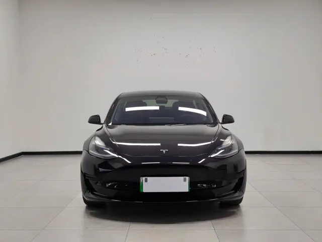 Tesla Model 3 — Фото автомобиля 2