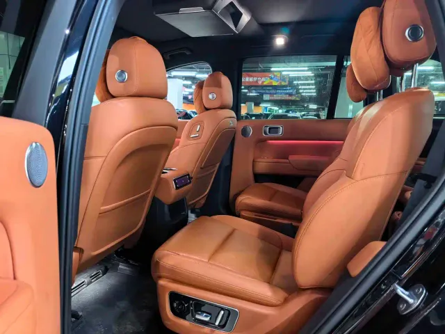 Li Auto L8 — Фото автомобиля 4