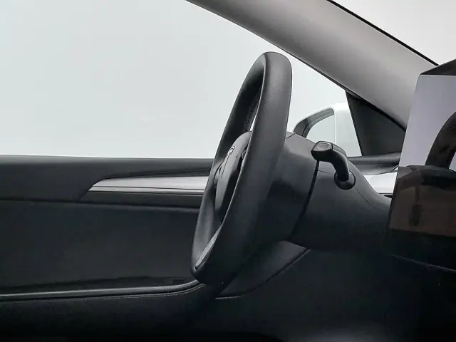 Tesla Model Y — Фото автомобиля 22
