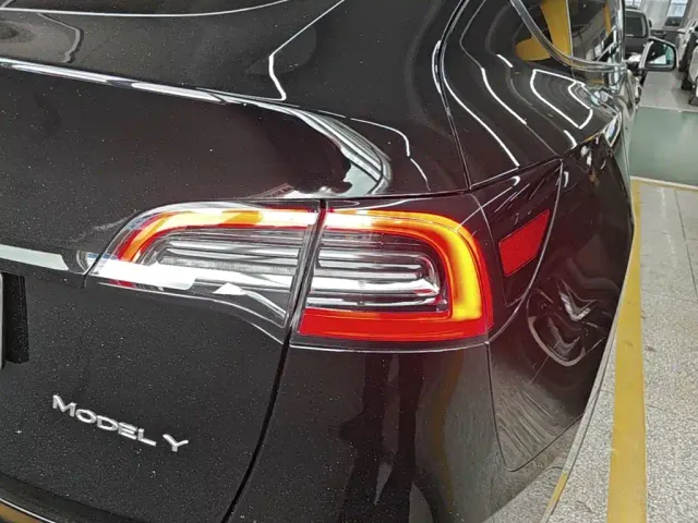 Tesla Model Y — Фото автомобиля 7
