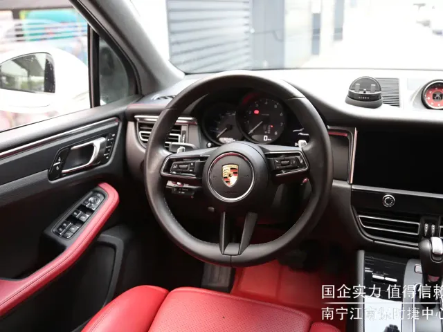 Porsche Macan — Фото автомобиля 10