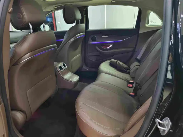 Mercedes-Benz E-Class — Фото автомобиля 5