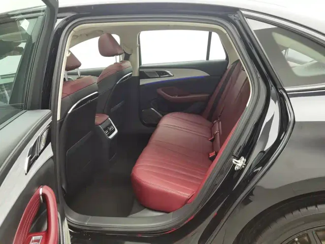 Hongqi H5 — Фото автомобиля 15