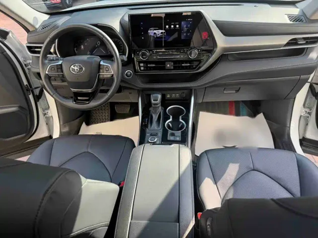 Toyota Highlander — Фото автомобиля 11