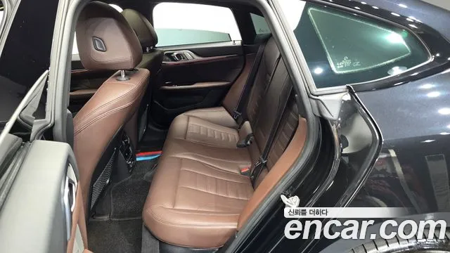 BMW i4 — Фото автомобиля 11