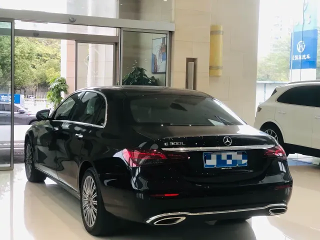 Mercedes-Benz E-Class — Фото автомобиля 7