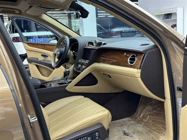 Bentley Bentayga Hybrid — Фото автомобиля 8