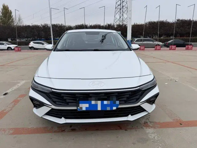 Hyundai Elantra — Фото автомобиля 2