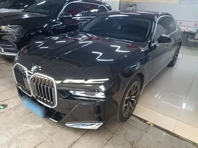 Фотография автомобиля — BMW 7 Series