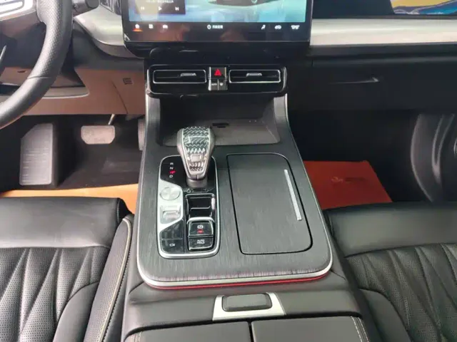 GAC Trumpchi GS8 — Фото автомобиля 16