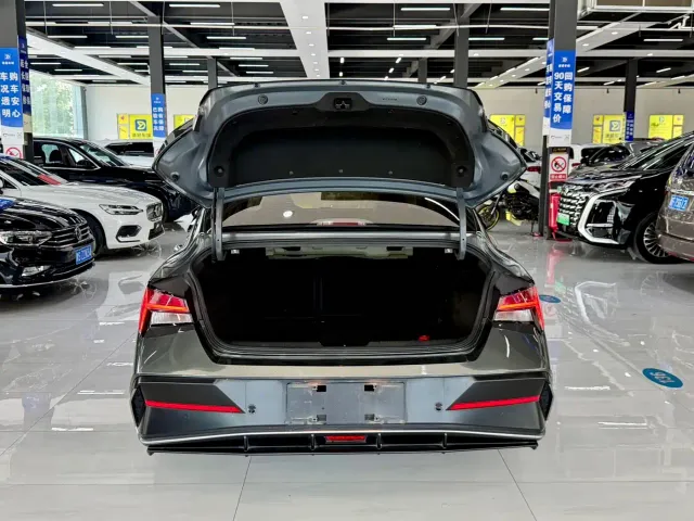 Hyundai Elantra — Фото автомобиля 13