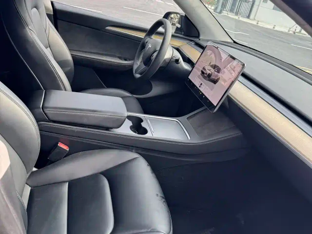 Tesla Model Y — Фото автомобиля 7