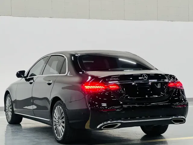 Mercedes-Benz E-Class — Фото автомобиля 8