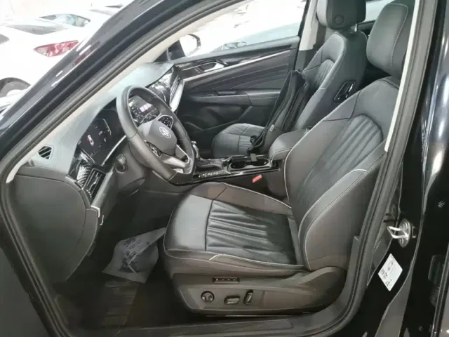 Volkswagen Passat — Фото автомобиля 14