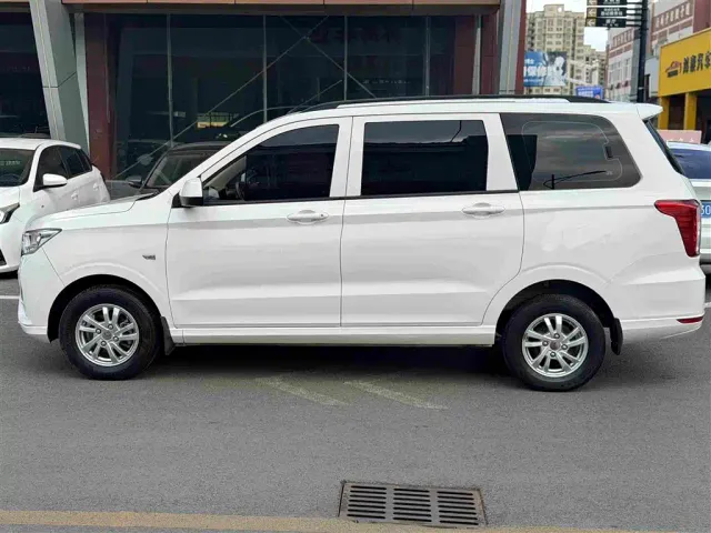 Wuling Hongguang — Фото автомобиля 5