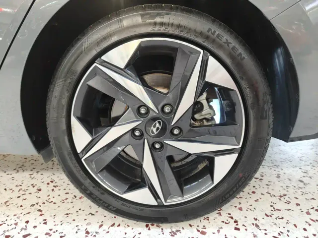 Hyundai Elantra — Фото автомобиля 20