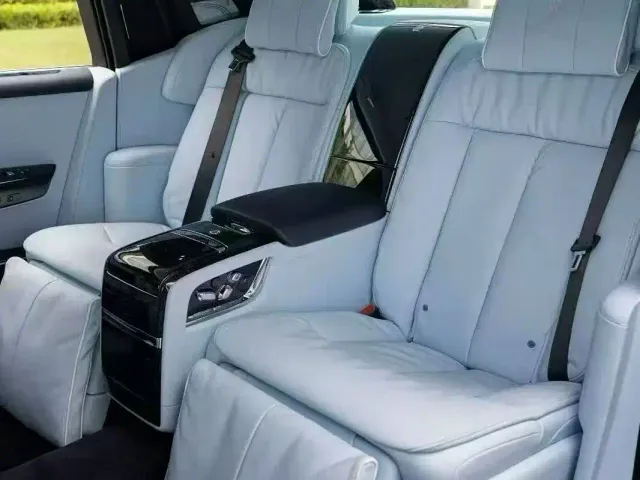 Rolls-Royce Phantom — Фото автомобиля 9