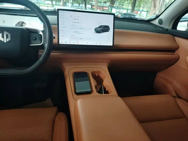 Leapmotor C10 — Фото автомобиля 12