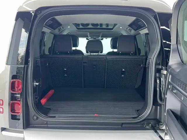 Land Rover Defender — Фото автомобиля 25