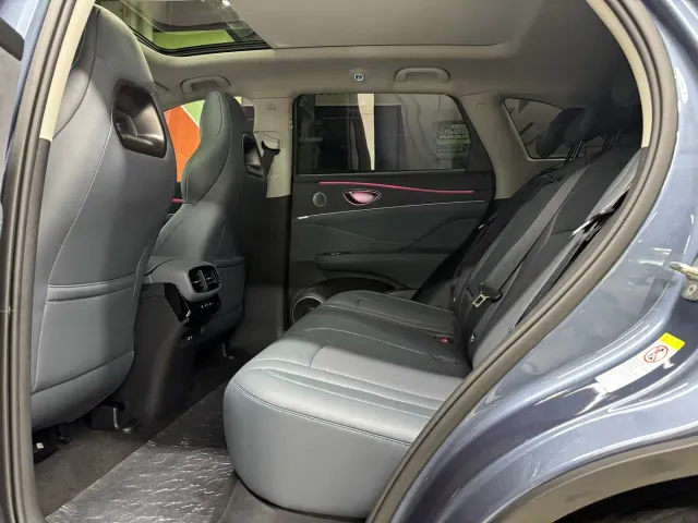 BYD Hai Shi 07 DM-i — Фото автомобиля 9