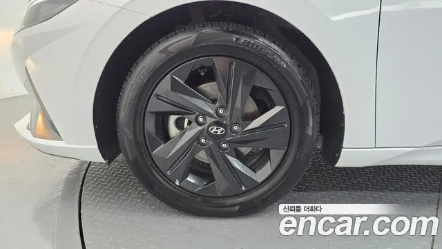 Hyundai Avante CN7 — Фото автомобиля 5
