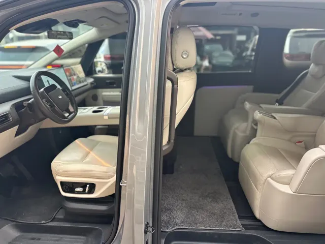 Li Auto MEGA — Фото автомобиля 5
