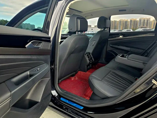 Volkswagen Passat — Фото автомобиля 8