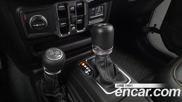 Jeep Wrangler — Фото автомобиля 12
