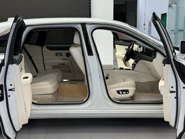 Rolls-Royce Ghost — Фото автомобиля 17