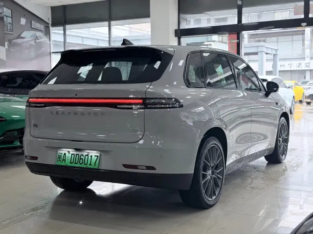 Leapmotor C10 — Фото автомобиля 6