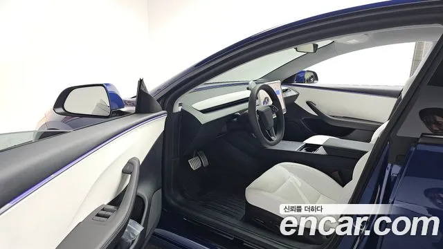 Tesla Model 3 — Фото автомобиля 9