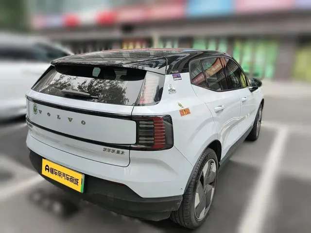 Volvo EX30 — Фото автомобиля 4