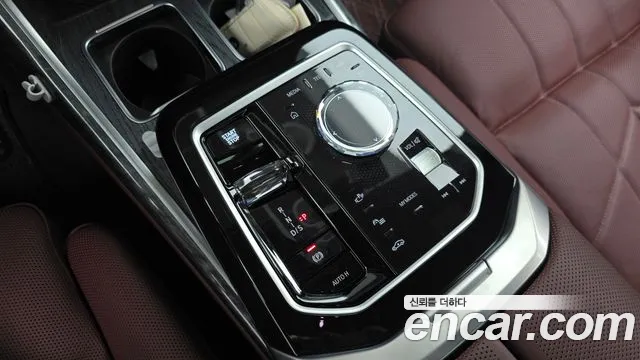 BMW 7 Series G70 — Фото автомобиля 12