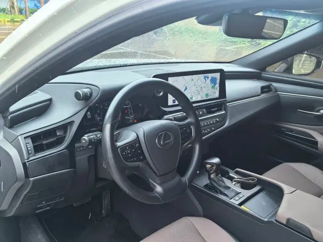 Lexus ES — Фото автомобиля 13