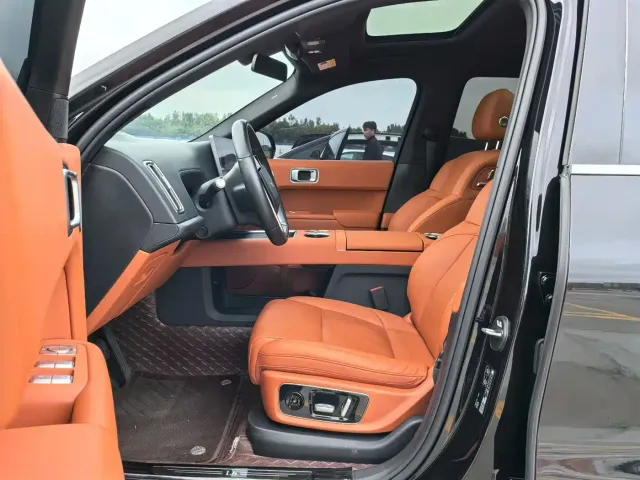 Li Auto L8 — Фото автомобиля 4