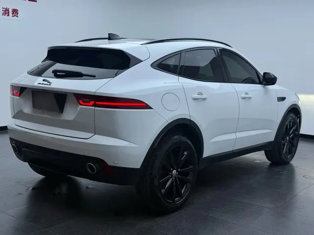 Jaguar E-PACE — Фото автомобиля 13