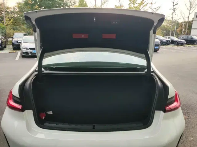 BMW 3 Series — Фото автомобиля 18