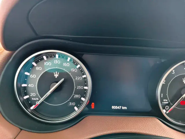 Maserati Levante — Фото автомобиля 10
