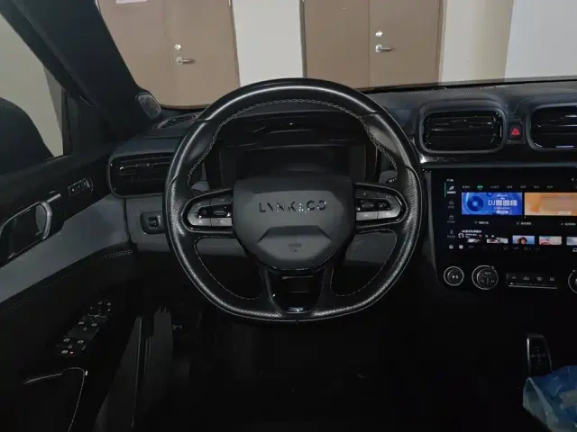 Lynk & Co 02 Hatchback — Фото автомобиля 6