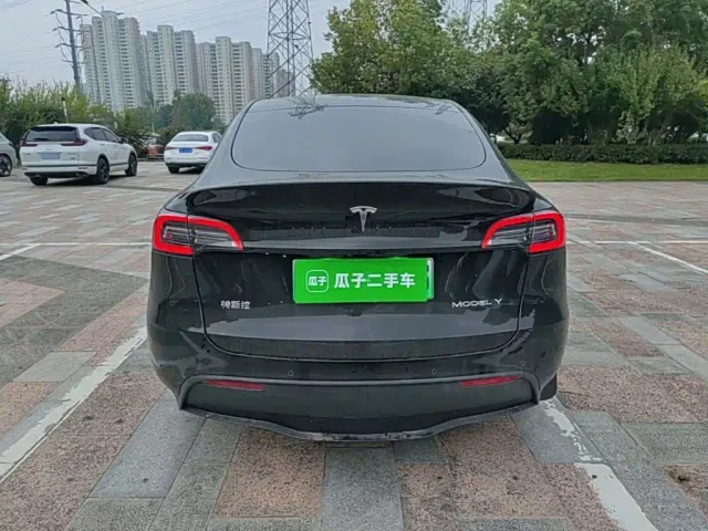 Tesla Model Y — Фото автомобиля 5