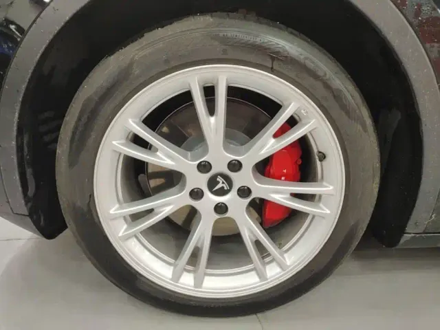 Tesla Model Y — Фото автомобиля 22