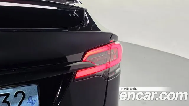 Tesla Model X — Фото автомобиля 23