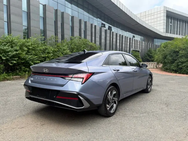 Hyundai Elantra — Фото автомобиля 5