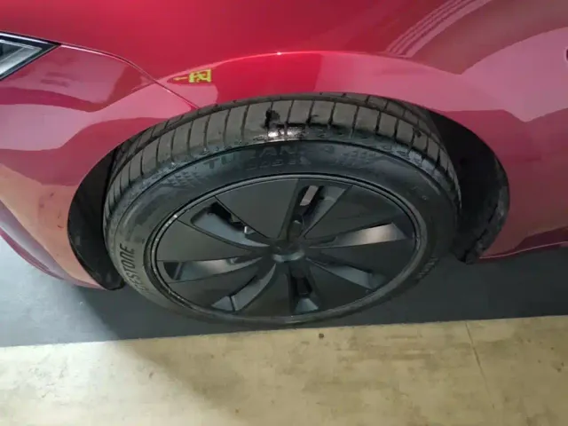 Tesla Model 3 — Фото автомобиля 22