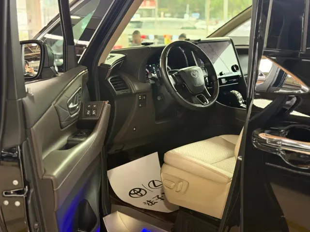Toyota Alphard — Фото автомобиля 6
