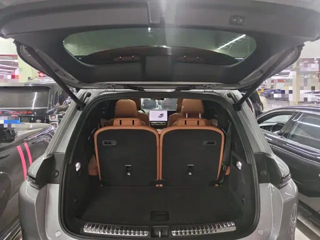 Li Auto L8 — Фото автомобиля 18