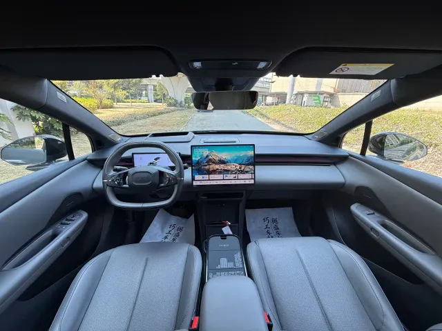 Lynk & Co Z20 — Фото автомобиля 17