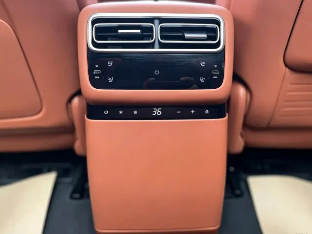 Li Auto L7 — Фото автомобиля 15