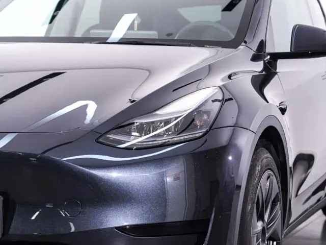 Tesla Model Y — Фото автомобиля 10